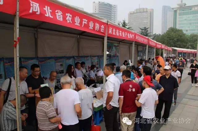 省農業產業協會組織會員參加 “2016年全國科普日河北省主場活動”，受到歡迎